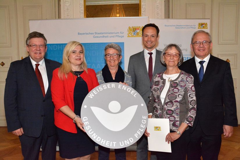 Landratsamt Schweinfurt Weisser Engel Fur Ursula Pfister Und Rosemarie Leiter