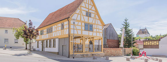 Fachwerkfassade des Kunsthandwerkerhofes in Stadtlauringen